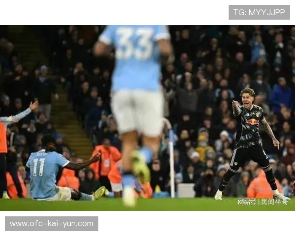 阿诺德侧翼传中引发禁区混战进球