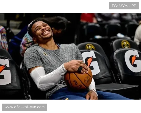 威少三双表现抢眼,尽管失利依然成为焦点 威少三双表现抢眼,尽管失利依然成为焦点