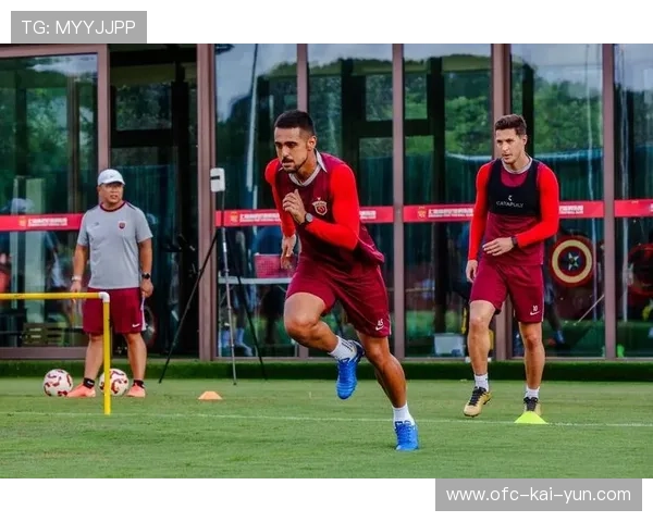 征战客场的瞬间：那不勒斯在客场通过攻防转换拿下重要三分的故事