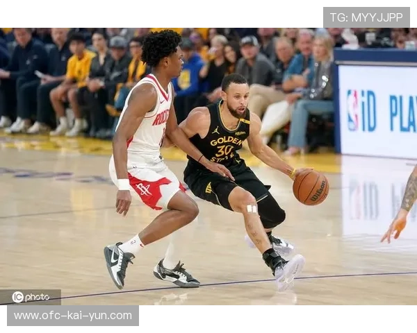 库里突破空间扩大,外线命中率有望回升 库里突破空间扩大,外线命中率有望回升